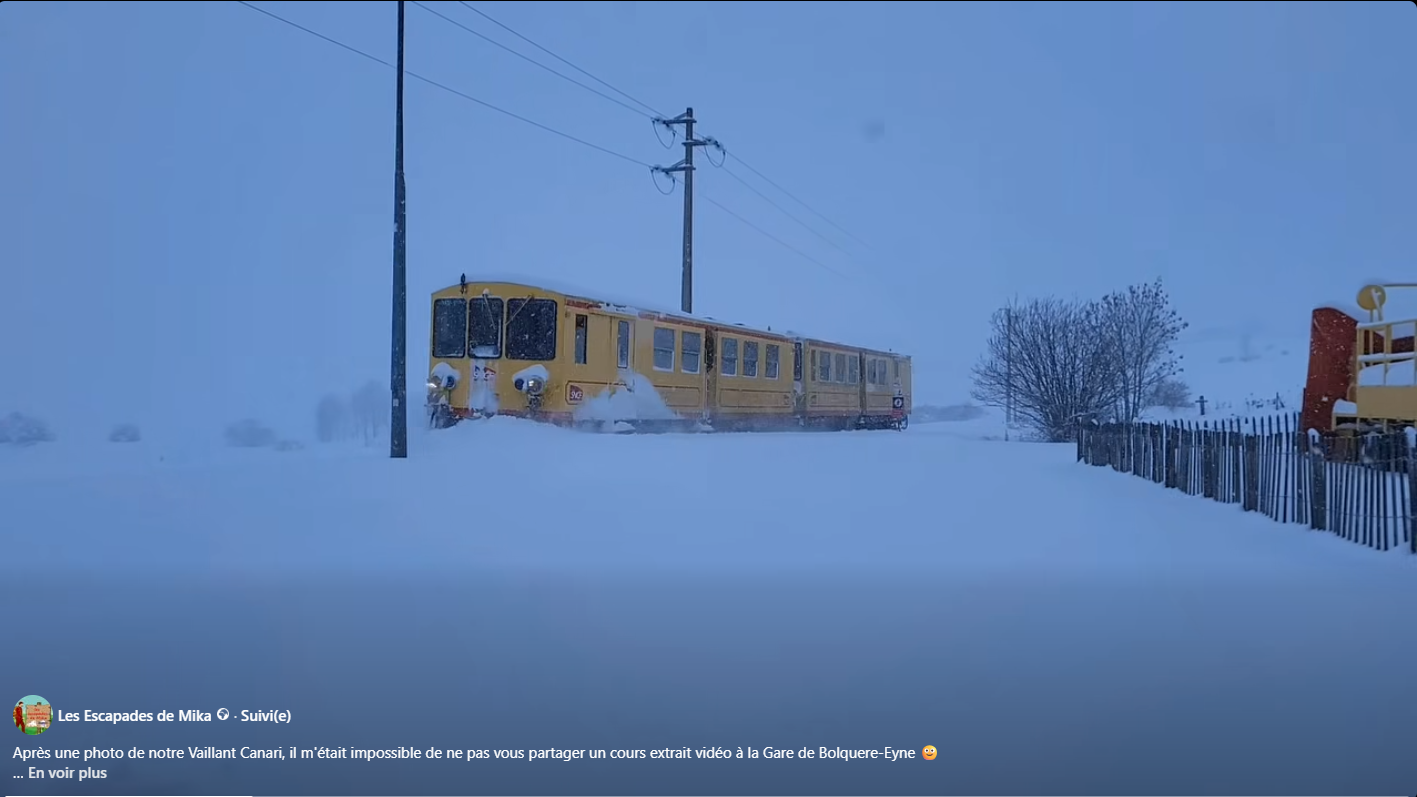 Grosse chute de neige ce week-end, photo du petit train jaune à la Gare de Bolquère